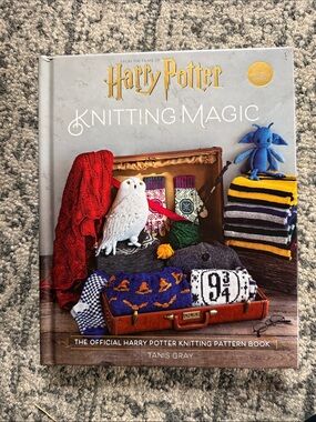 Harry Potter Knitting Magic - Harry Potter Knitting Pattern Book - Tanis Gray